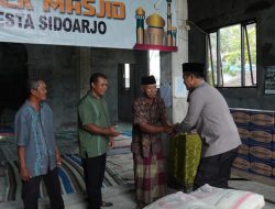 Kapolresta Sidoarjo Bantu Pembangunan Mushola di Sambibulu Taman