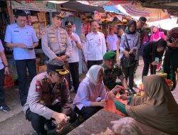 Bupati Bojonegoro Sidak Harga dan Stok Bahan Pokok, di Pasar Desa Kapas dan Supermarket 