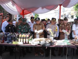 Polres Jember Musnahkan Ribuan Botol Miras dan Narkotika Hasil Operasi Selama Bulan Ramadhan