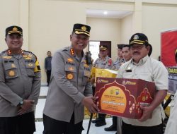 Kapolresta Sidoarjo Bagikan 2.500 Parcel kepada Anggota