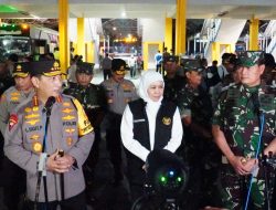 Kapolri Bersama Panglima TNI Tinjau Pos Pelayanan Terpadu di Terminal Purabaya