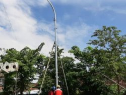 Beri Rasa Aman Pemudik, Pemkab Bojonegoro Pasang PJU di Jalur Perbatasan