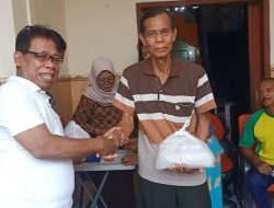 Jelang Hari Raya Idul Fitri 1444 H, Keluarga Advokat Kondang Alex Askohar Bagi Bagi Zakat untuk Kaum Dhuafa