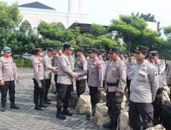 Kapolresta Sidoarjo Cek Persiapan Personil BKO Pam Pilkades Bangkalan