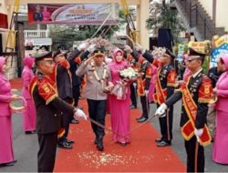 Tradisi Pedang Pora, Sambut Kedatangan Kapolres Jember yang Baru