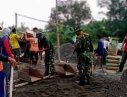 Babinsa Kepohbaru Bojonegoro Bantu Percepatan Pembangunan Ponpes Mambaul Falah Brangkal