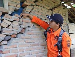 Tanah Gerak Semakin Parah, Warga Desa Bekiring Mengungsi Permanen