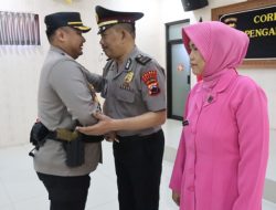 Jelang Pensiun, Anggota Polsek Bantarkawung Terima Kenaikan Pangkat Penghargaan