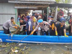 Kapolresta Sidoarjo Turun Langsung Kerja Bakti Lingkungan di Kawasan Sungai Tanggulangin
