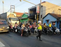 Polisi Sidoarjo Giat Pelayanan Pagi Saat Kembali Aktifitas Anak Sekolah