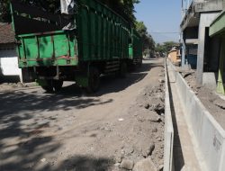 Proyek Jalan Beton Ruas PG Krembung-Mojoruntut Sidoarjo Masuk Tahap Pengecoran Pondasi dan Pemasangan Drainase