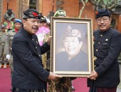 Almarhumah Tjokorda Gde Budi Suryawan Mantan Bupati Gianyar Segudang Prestasi Dilepas secara Kedinasan