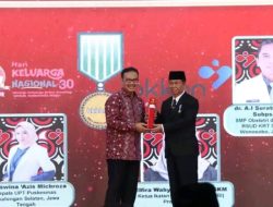 Bupati dan Ketua TP PKK Lampung Utara Terima Penghargaan Manggala Karya Kencana 2023