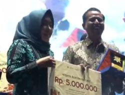 Bupati Mojokerto Berikan Penghargaan Atas Terpilihnya Wisata Desa BMJ Mojopahit Sebagai Wisata Paling Favorit