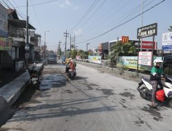 Proyek Betonisasi Jalan Geluran Taman – Suko Masuki Tahap U-Ditch dan Pondasi Lapis Bawah