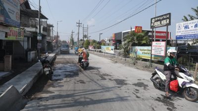 Proyek Betonisasi Jalan Geluran Taman – Suko Masuki Tahap U-Ditch dan Pondasi Lapis Bawah