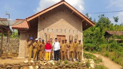Kakon Air Bakoman Kawal Rialisasi Program Bedah Rumah Kabupaten Tanggamus