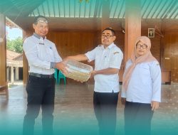 Bantuan Benih Ikan Pemkab Bojonegoro Menjangkau Pelosok Desa, Disambut Gembira Warga