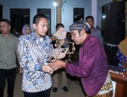 Hadiri Acara Bersih Desa di Desa Bumi Jaya, Wabup Ardian Saputra Berikan Santunan kepada Anak Yatim Piatu