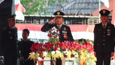 Dandim Bojonegoro Inspektur Upacara Penurunan Bendera Merah Putih Peringatan HUT RI ke-78