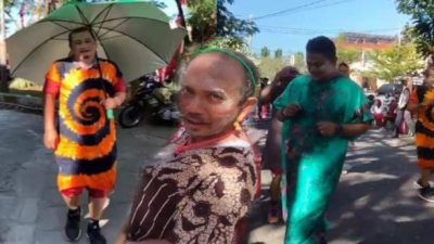 Pecah Tawa di Dinas Perkimhub Sumenep saat Lomba Sepak Bola Pakai Daster