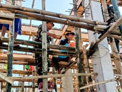 Babinsa Koramil Temayang Bojonegoro Bantu Percepatan Pembangunan Musholla Dusun Genengan