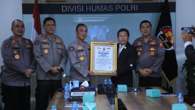 Lemkapi Beri Penghargaan Presisi Award kepada Divhumas Polri atas Prestasi Strategi Komunikasi Publik