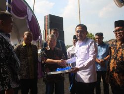 Anggota Komisi IV DPR RI Fraksi PAN Alimin Abdullah, Serahkan Bantuan Excavator KKP RI