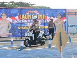 Kapolres Wonogiri Uji Coba Lintasan saat Launching Lintasan Ujian Praktik SIM C Terbaru
