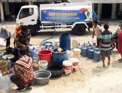 Kodim Bojonegoro Dropping 10 Ribu Liter Air Bersih Warga Desa Geneng Margomulyo