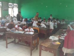 Ruang Kelas Terbatas, Dua Rombel Berdesakan dalam Satu Kelas