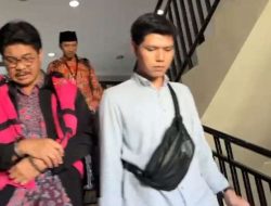 Mantan Kadispendik Jatim Ditahan Terkait Dugaan Korupsi 8,2 Miliar