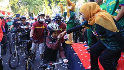 Gubernur Khofifah Didampingi Bupati Gus Muhdlor Ikuti Gowes Gemilang Bareng Masyarakat Sidoarjo