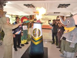 Dari Sidoarjo, Obor Api Porprov Menginap Semalam di Pendopo Graha Maja Tama