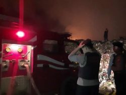 Kebakaran Hebat di Gunungan Sampah TPA Kota Mojokerto