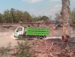 Penambang Pasir Darat Diduga Ilegal di Desa Sumengko Terkesan Aman