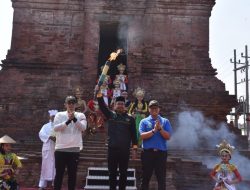 Bupati Gus Muhdlor Lepas Kirab Api Porprov VIII Jatim Start Candi Pari Sidoarjo
