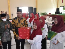 Pemkab Sidoarjo Bagikan Insetif Nakes dan Honor Kader Kesehatan