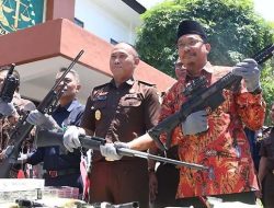 Kejari Sidoarjo Musnahkan Barang Bukti Narkoba dan Senpi