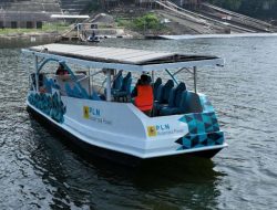 Direktur Utama PT PLN (Persero) Resmikan Perahu Listrik Buatan Negeri