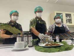 Wow.. Daun Jati Jadi Kukis dan Teh, Hasil Kolaborasi Dosen dan Mahasiswa Ubaya – UKWMS