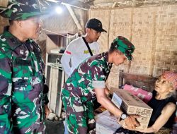 Memperingati HUT ke-78 TNI, Babinsa Kodim Bojonegoro berbagi Sembako dengan Warga