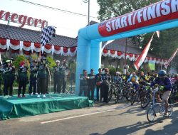 Puncak HUT Ke-78 TNI, Ribuan Warga Ikuti Fun Bike dan Aerobik Kodim 0813 Bojonegoro