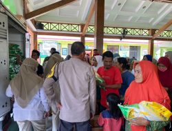 Pemkab Bojonegoro Gelar Operasi Pasar Beras di Balai Desa Sukorejo, Warga Senang Beli Beras Murah 