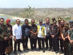 Bakal Dibangun Bendungan Karangnongko di Bojonegoro, Mensesneg dan Menteri PUPR Tinjau Lokasi