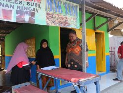 Ngatemah dan Satuni Ucapakan Terima Kasih Pada Bupati Sidoarjo Setelah Warungnya Direnovasi
