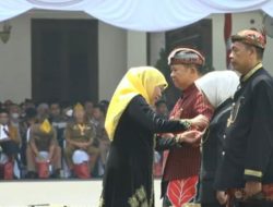 Walikota Mojokerto Ning Ita Terima Penghargaan Lencana Jer Basuki Mawa Beya Katagori Kepala Daerah Terbaik
