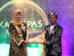 Bupati Gus Muhdlor Dinobatkan Sebagai Pimpinan Daerah Penginpirasi dan Penggerak Kaum Muda