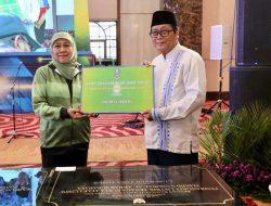 Gubernur Khofifah Resmikan PLTS Atap di 20 Titik se-Jatim