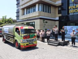 HUT Humas Polri Ke-72, Polresta Sidoarjo Salurkan Bantuan Air Bersih